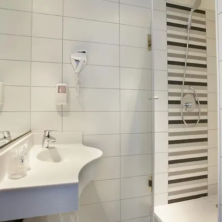 Hotell Kyriad Direct Nord