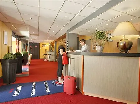 Hotell Kyriad Direct Nord 2*