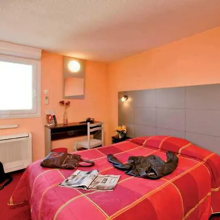 Hotell Kyriad Direct Nord 2*
